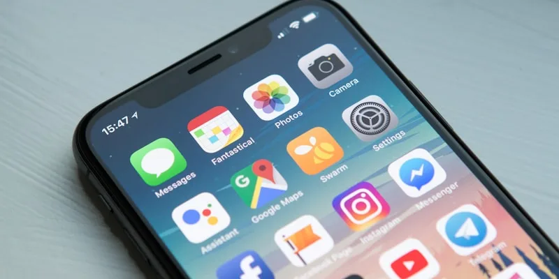 Event app on mobile phone for conference attendees – agenda, speakers, networking